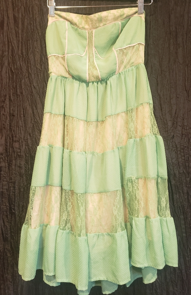 Flying Tomatoes Light Strapless Lace Dress Size M